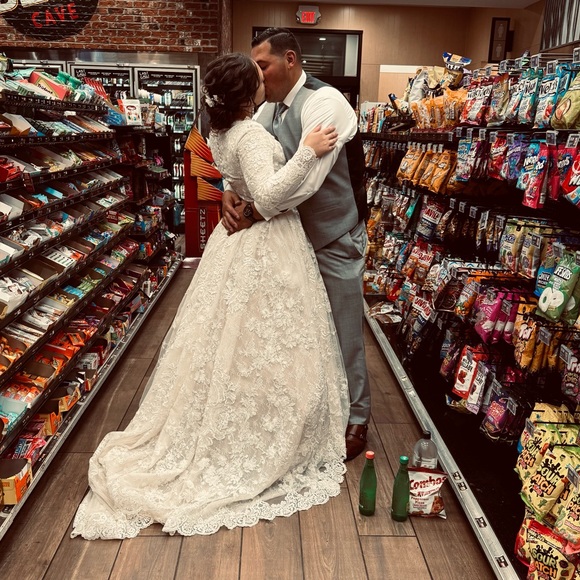 Kristen Perez❤︎︎ - Picture 11 of 16